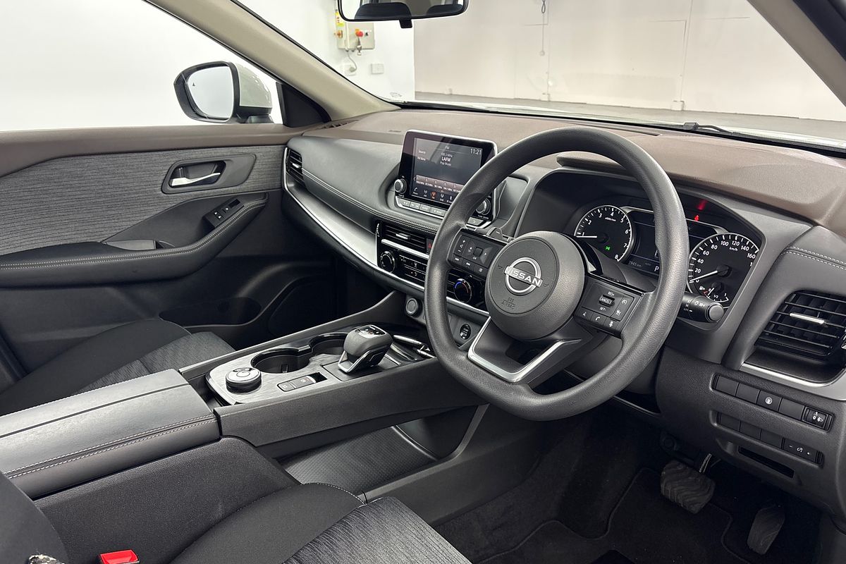 2025 Nissan X-TRAIL ST T33