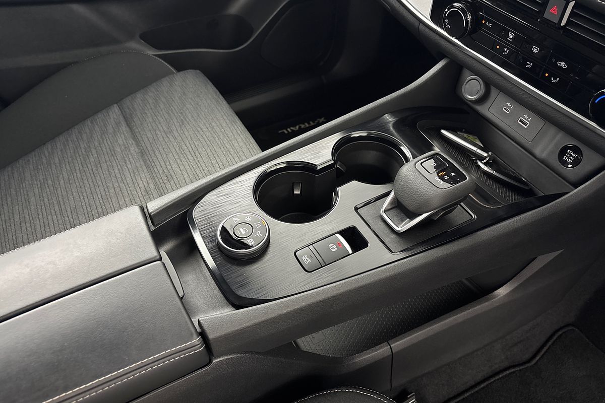 2025 Nissan X-TRAIL ST T33