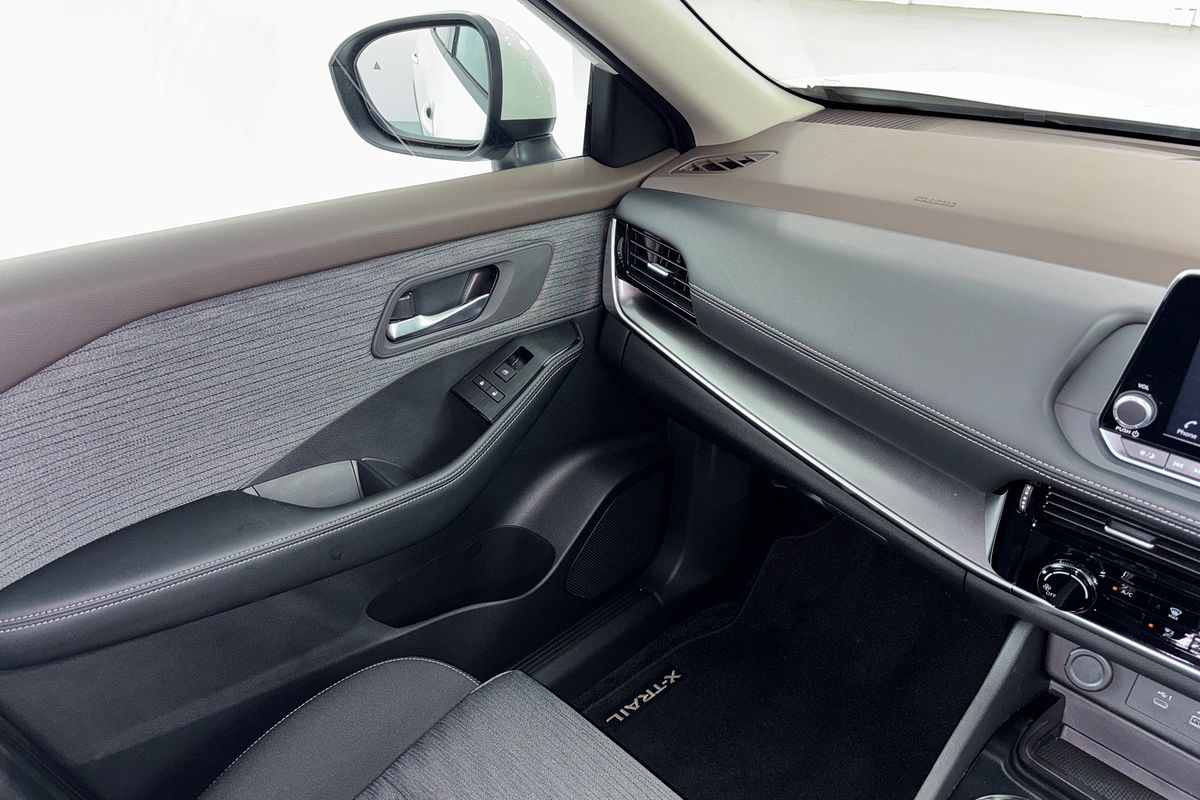 2025 Nissan X-TRAIL ST T33