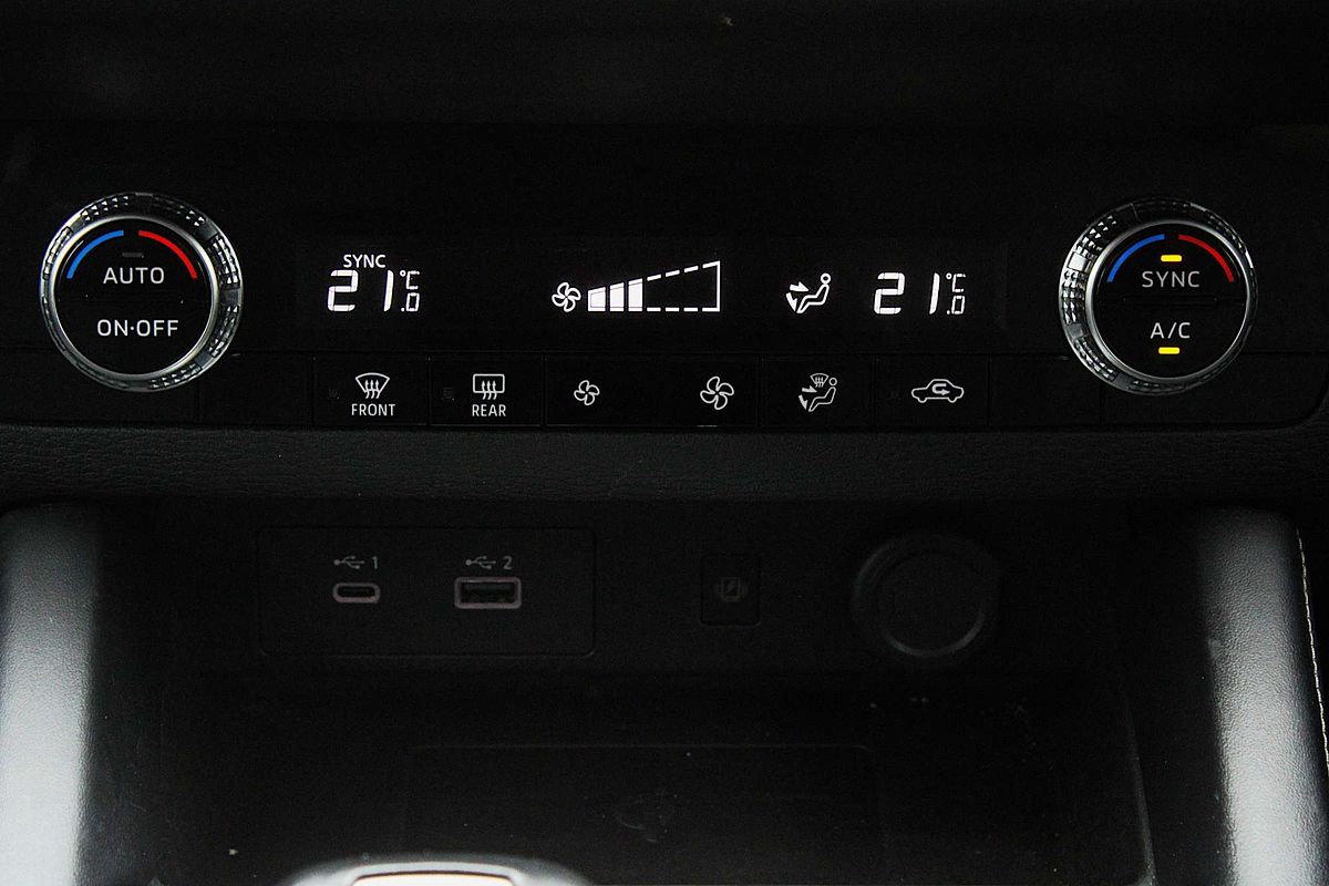 2024 Mitsubishi Outlander LS ZM