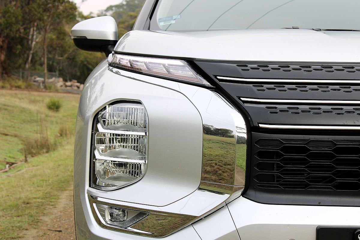 2024 Mitsubishi Outlander LS ZM