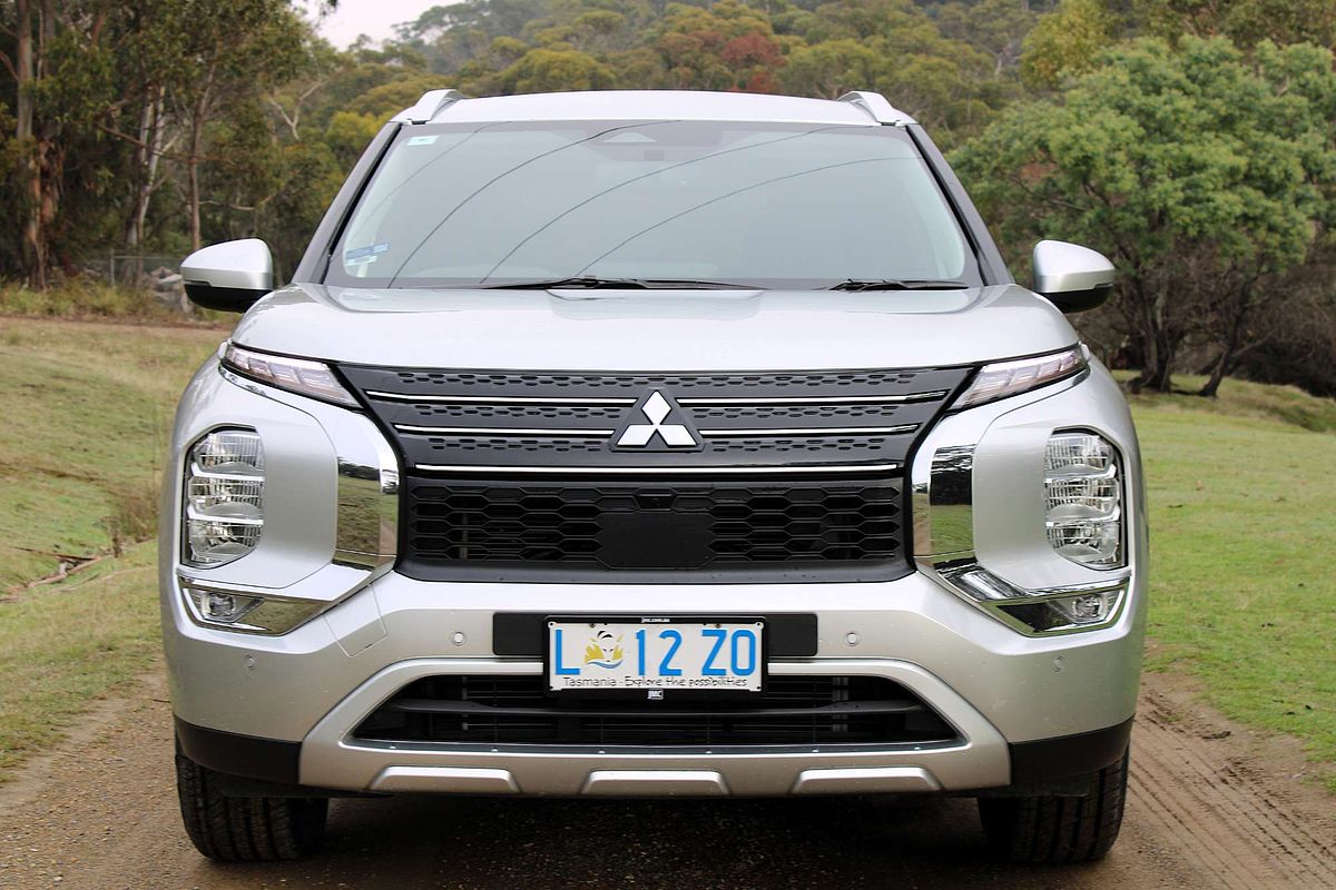 2024 Mitsubishi Outlander LS ZM