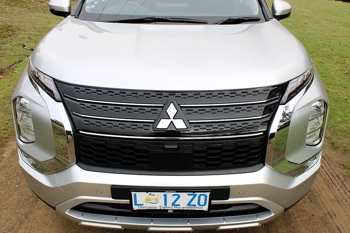 2024 Mitsubishi Outlander LS ZM