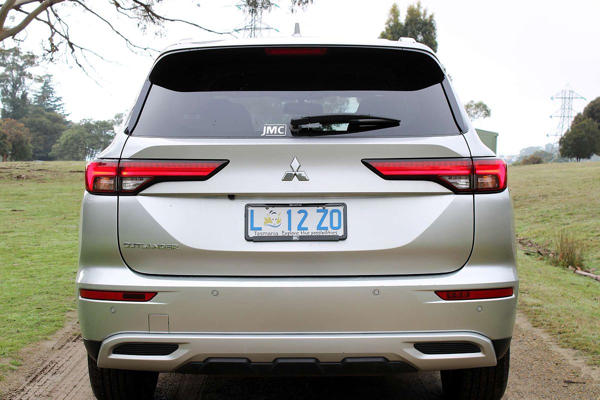 2024 Mitsubishi Outlander LS ZM