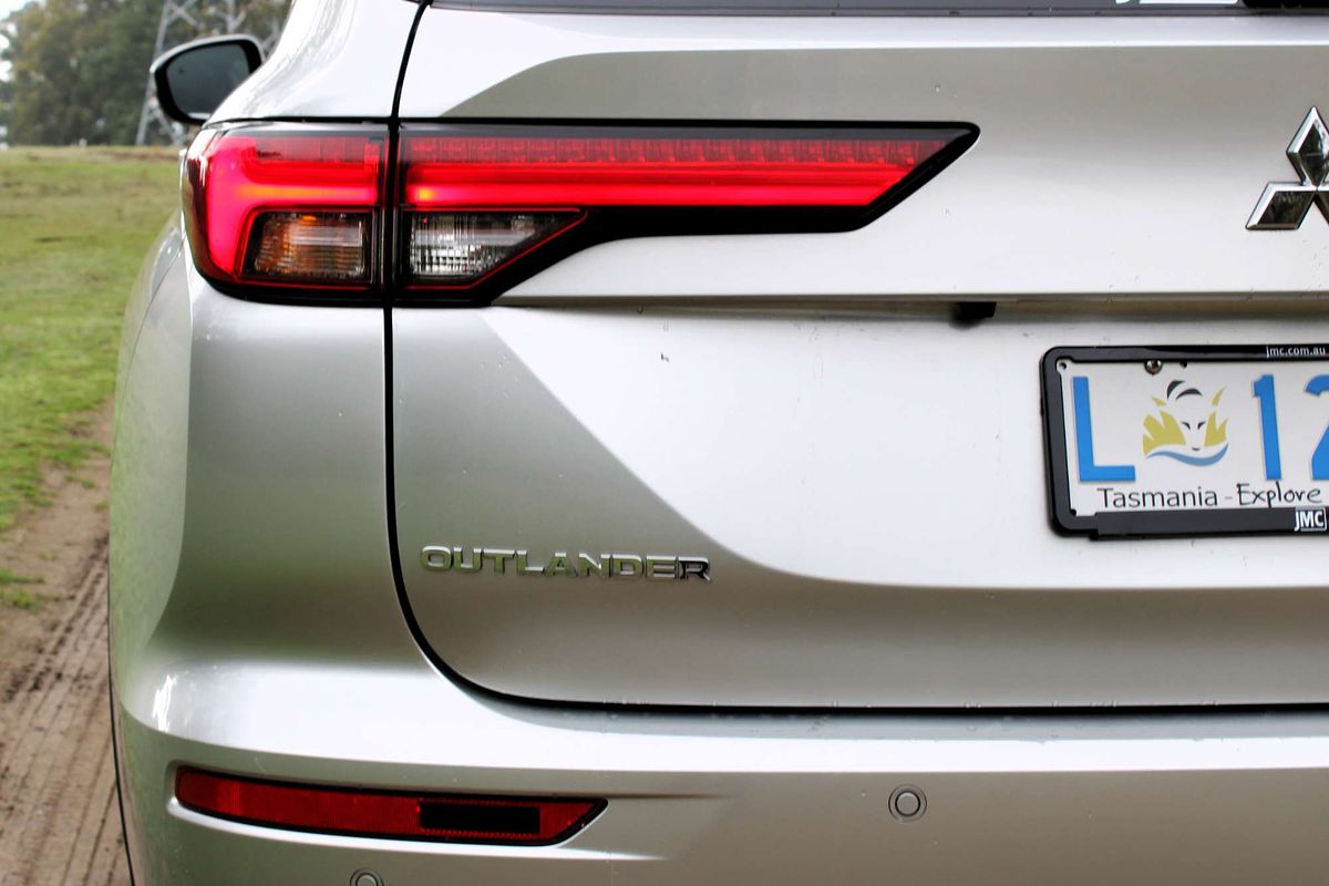 2024 Mitsubishi Outlander LS ZM