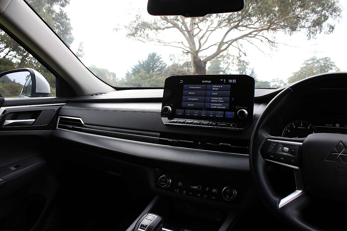 2024 Mitsubishi Outlander LS ZM
