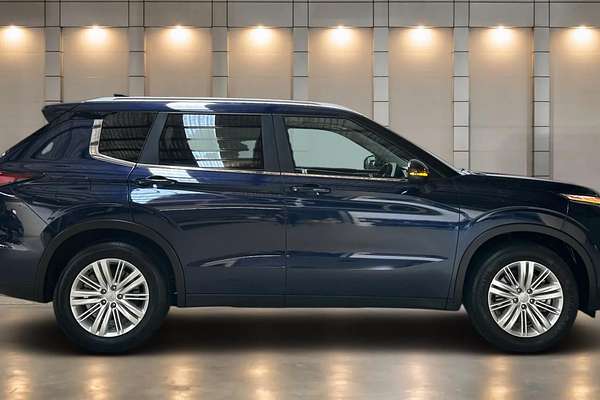 2024 Mitsubishi Outlander LS ZM