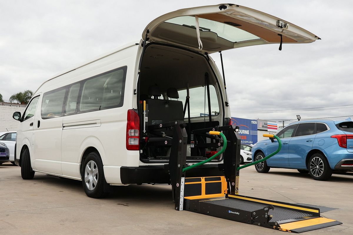 2019 Toyota Hiace Commuter TRH223R ELWB High Roof