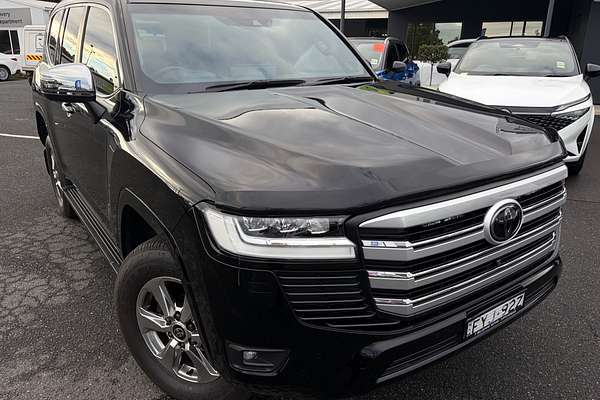 2023 Toyota Landcruiser Sahara FJA300R