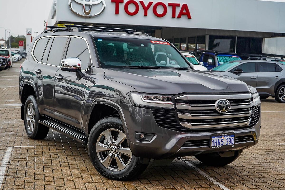 2022 Toyota Landcruiser Sahara FJA300R