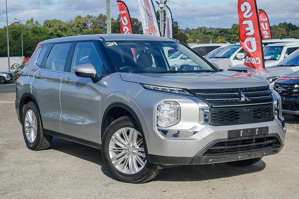 2023 Mitsubishi Outlander ES ZM