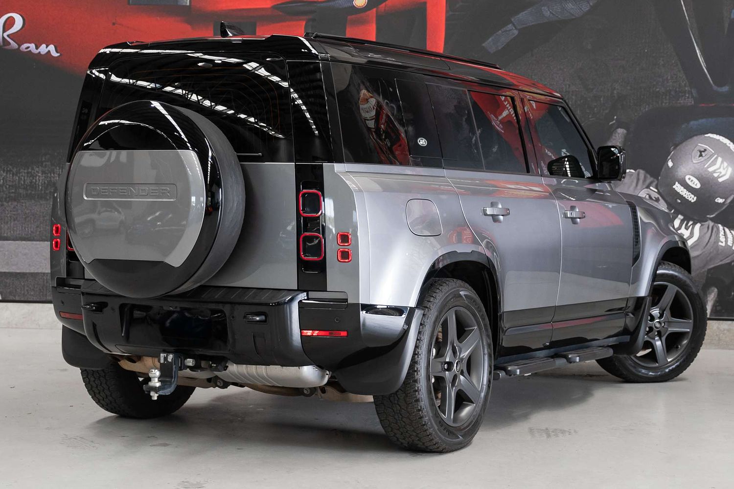 2024 Land Rover Defender 110 D300 X-Dynamic SE