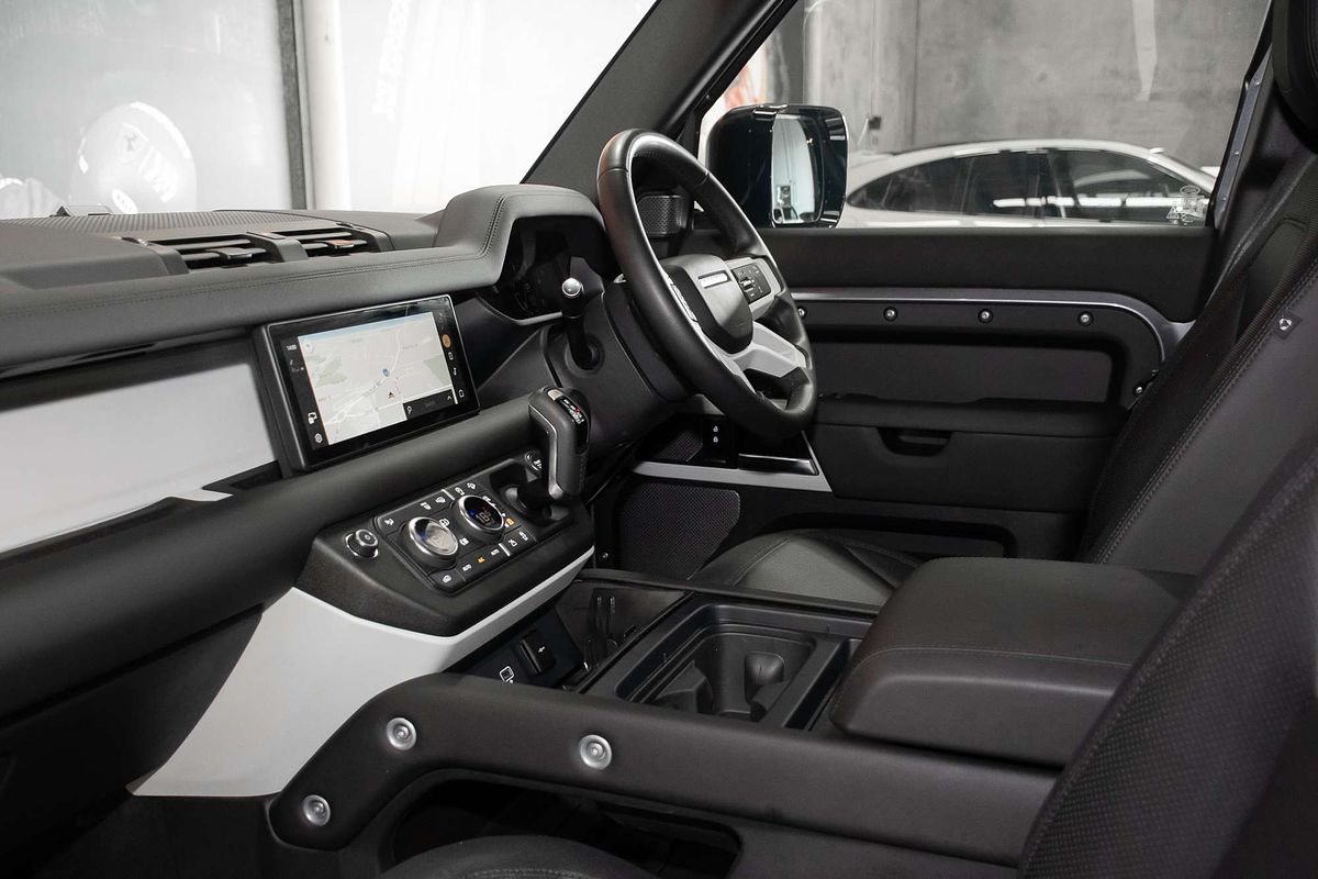 2024 Land Rover Defender 110 D300 X-Dynamic SE L663
