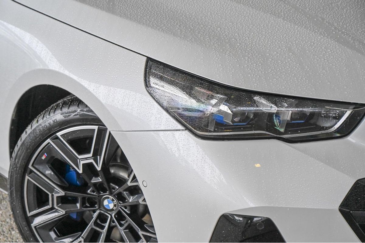 2025 BMW 5 Series 520i M Sport G60