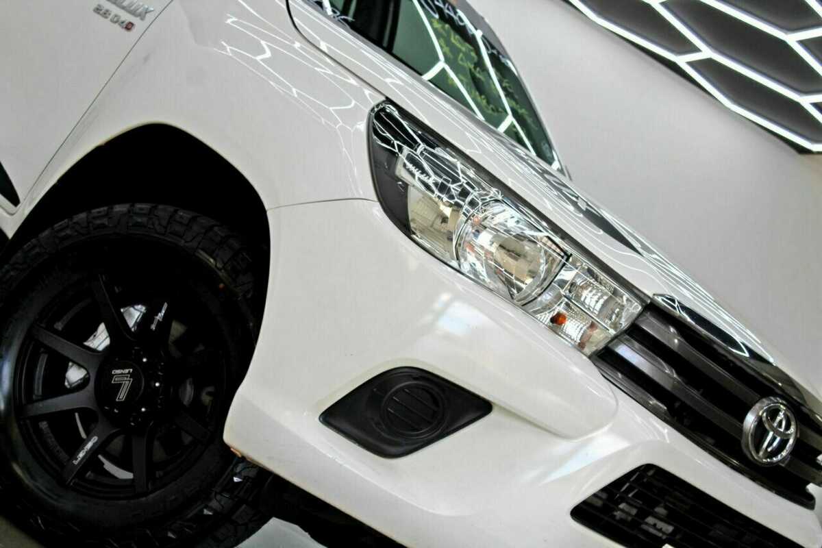 2017 Toyota Hilux SR (4x4) GUN126R 4X4