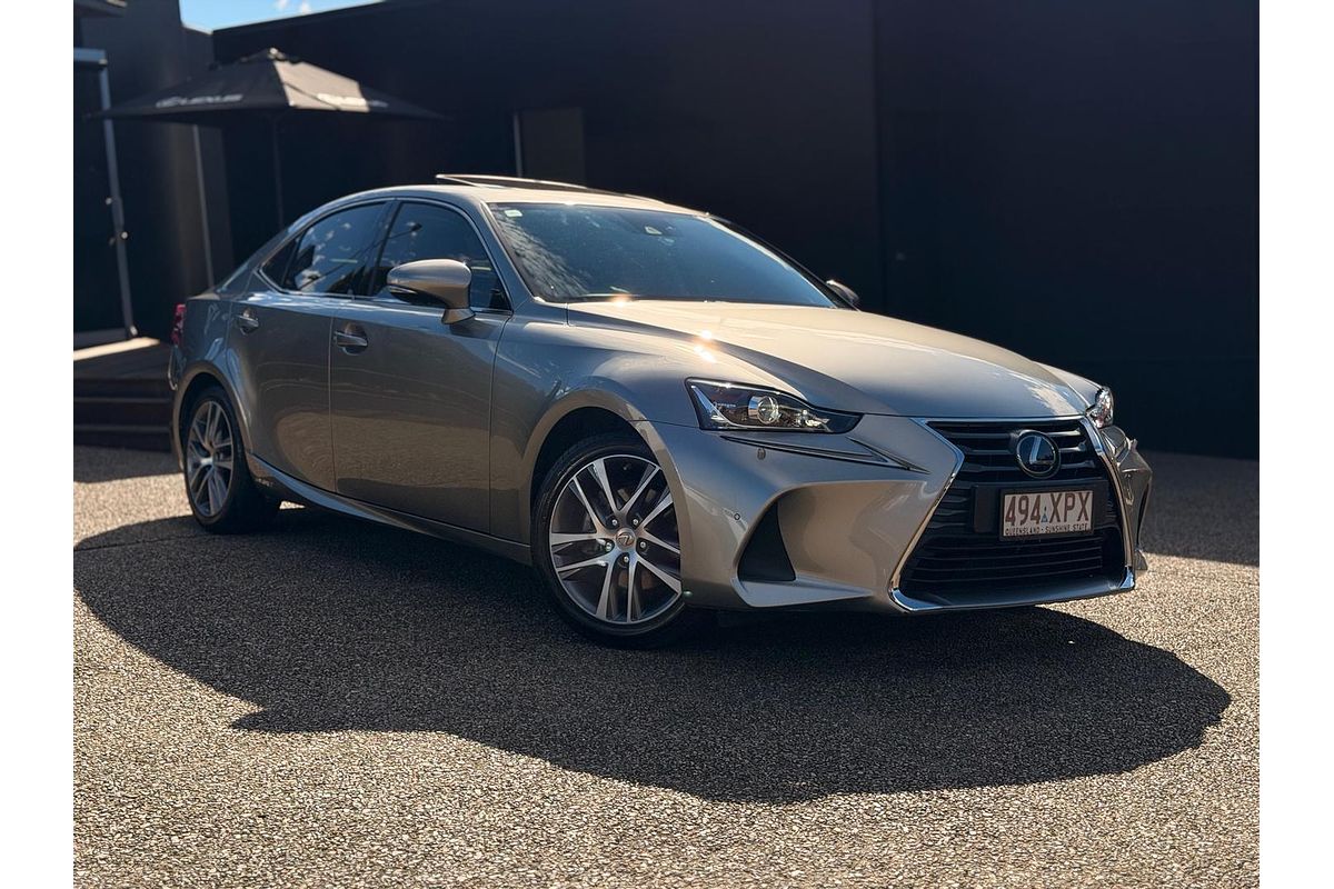 2017 Lexus IS IS300h Luxury AVE30R