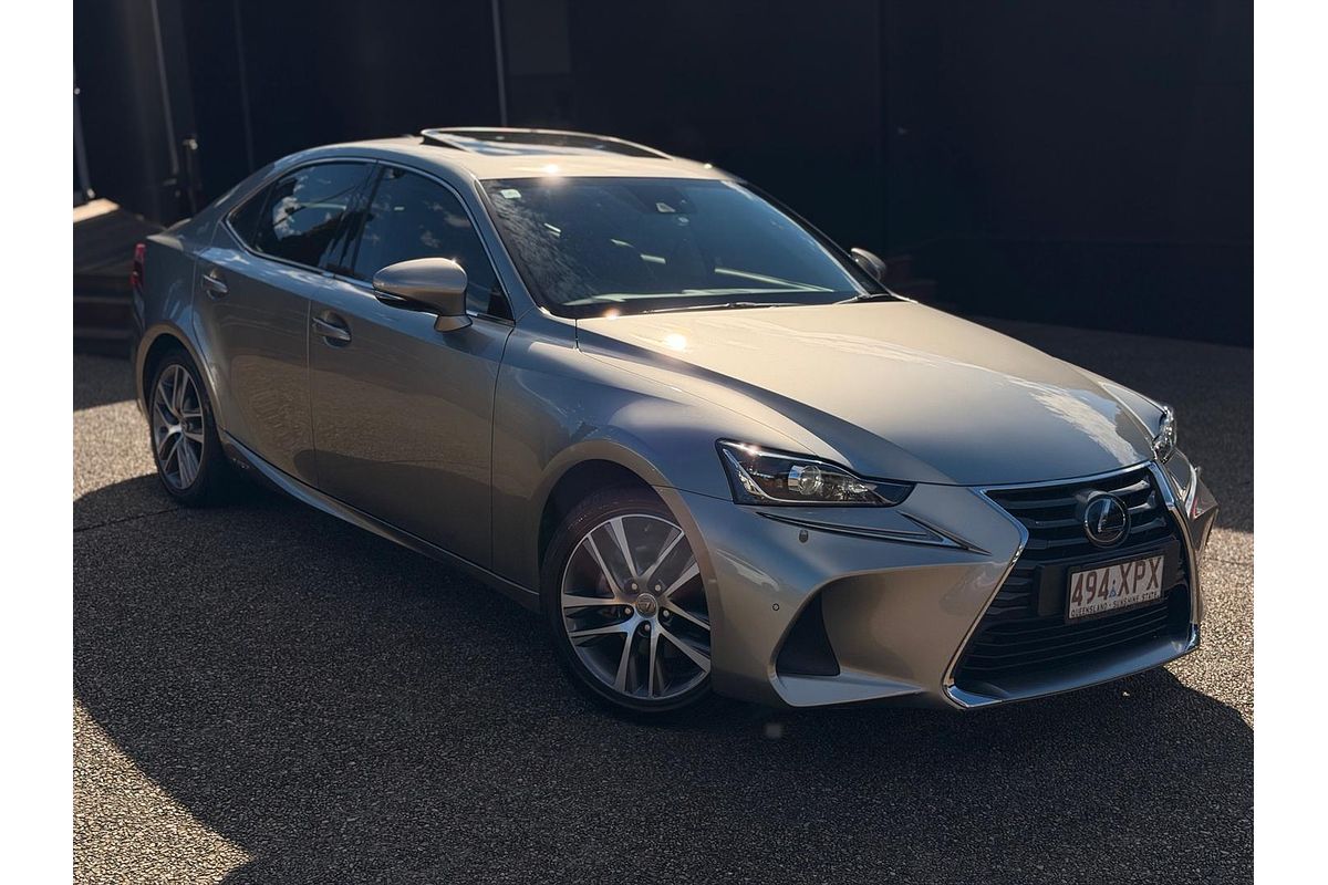 2017 Lexus IS IS300h Luxury AVE30R