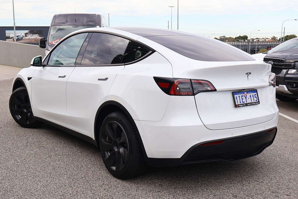 2024 Tesla Model Y Rear-Wheel Drive