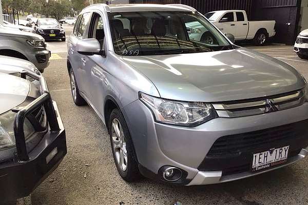 2014 Mitsubishi Outlander ES ZJ