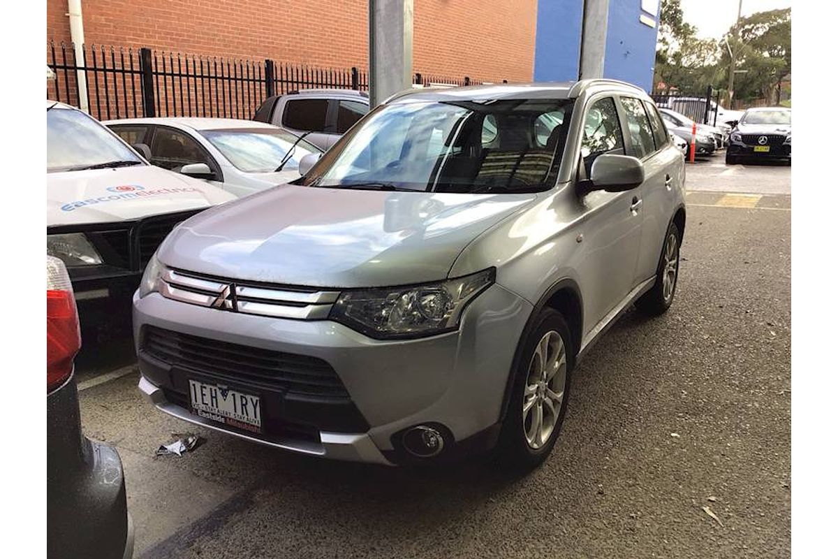 2014 Mitsubishi Outlander ES ZJ