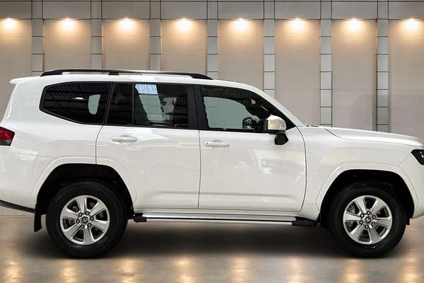 2024 Toyota Landcruiser GXL FJA300R