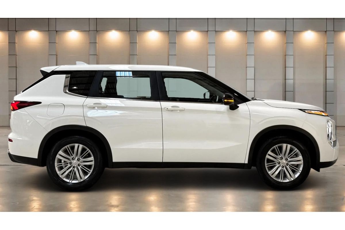 2024 Mitsubishi Outlander ES ZM