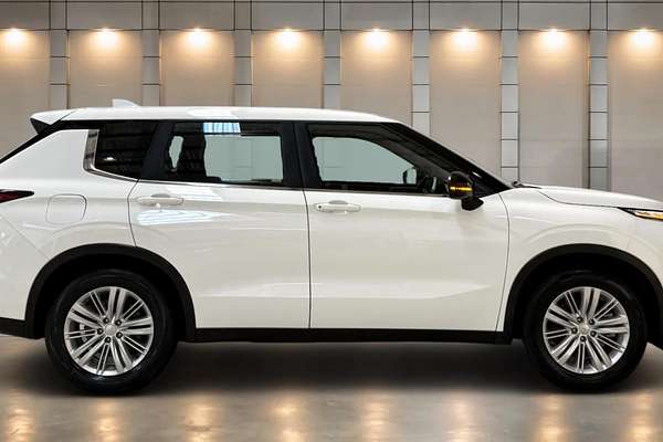 2024 Mitsubishi Outlander ES ZM
