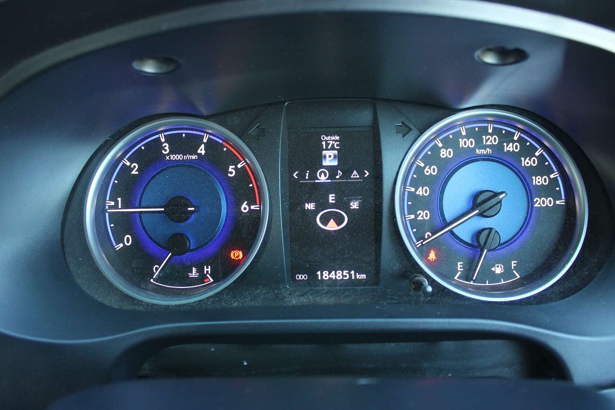 Hilux 4x4 SR5 2.8L T Diesel Automatic Double Cab 1Y46290 004
