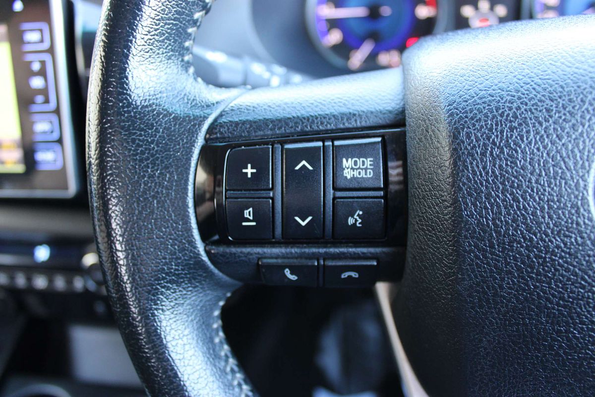 Hilux 4x4 SR5 2.8L T Diesel Automatic Double Cab 1Y46290 004