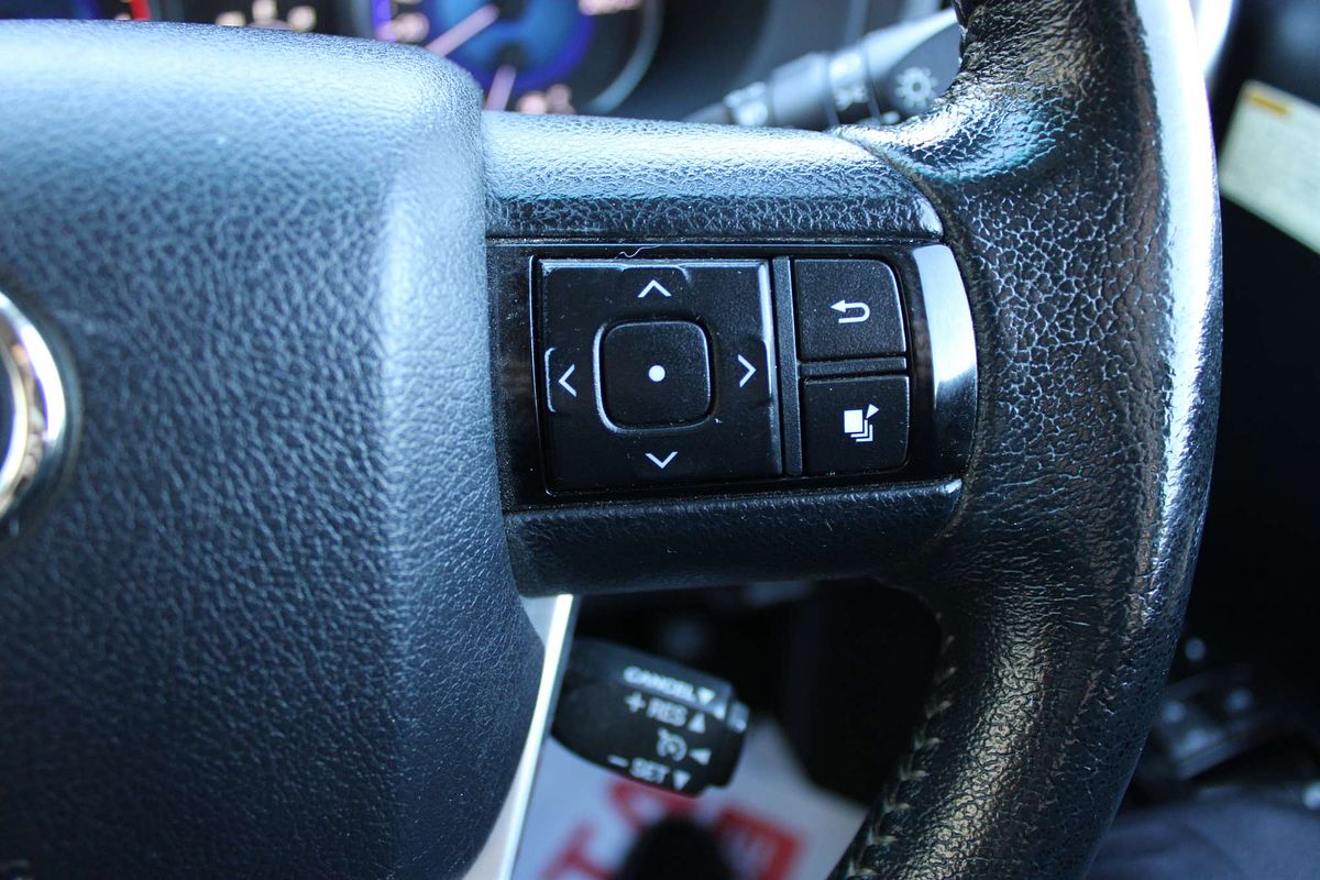 Hilux 4x4 SR5 2.8L T Diesel Automatic Double Cab 1Y46290 004