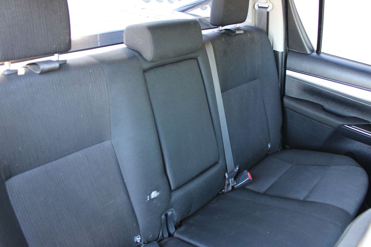 Hilux 4x4 SR5 2.8L T Diesel Automatic Double Cab 1Y46290 004