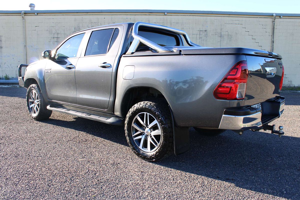 Hilux 4x4 SR5 2.8L T Diesel Automatic Double Cab 1Y46290 004