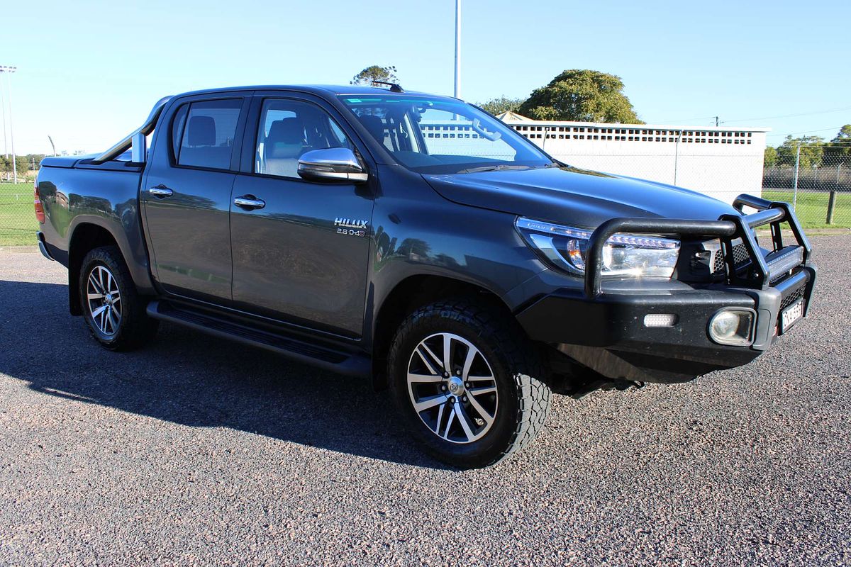 Hilux 4x4 SR5 2.8L T Diesel Automatic Double Cab 1Y46290 004