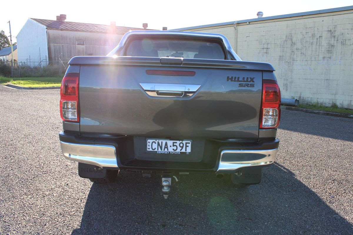 Hilux 4x4 SR5 2.8L T Diesel Automatic Double Cab 1Y46290 004