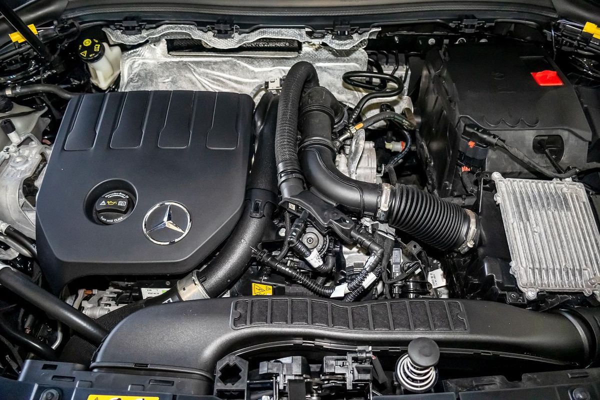H247 805+055MY GLA200 Wagon 5d r DCT 7sp 1.3T