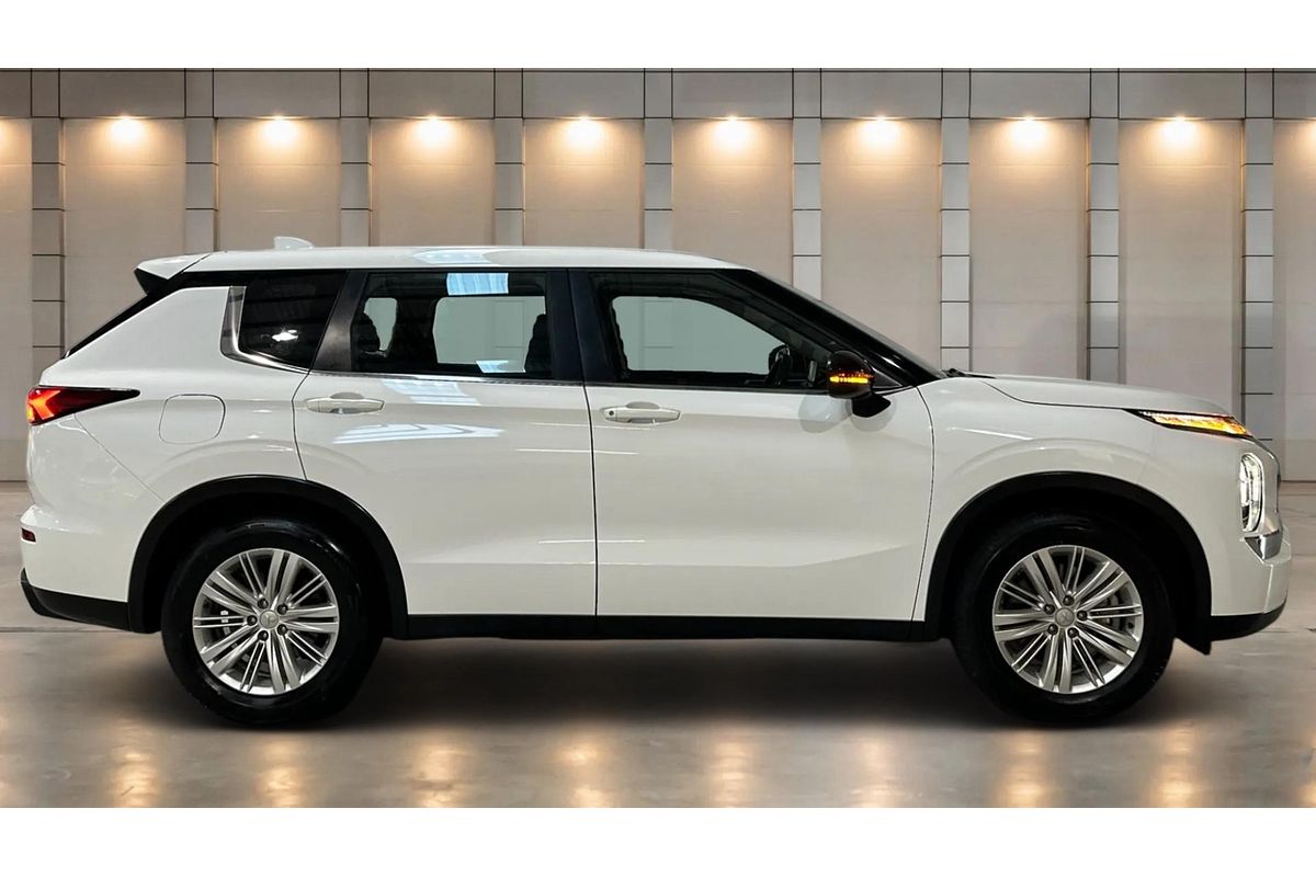 2024 Mitsubishi Outlander ES ZM