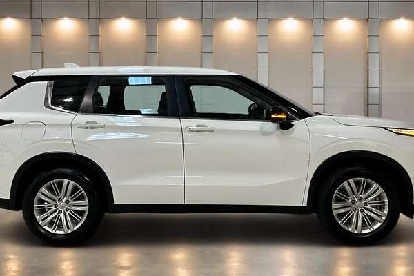 2024 Mitsubishi Outlander ES ZM