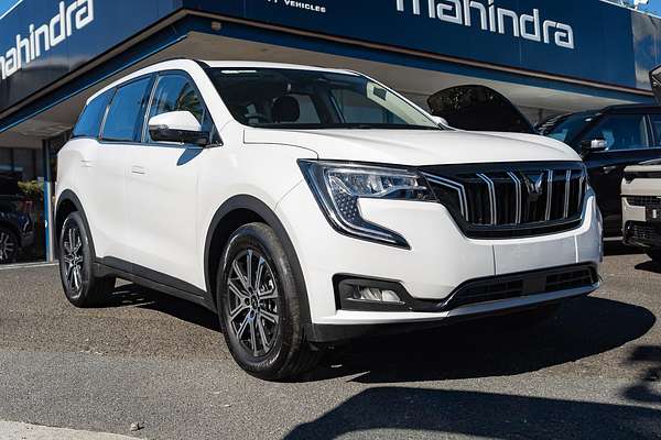 2025 Mahindra XUV700 AX7