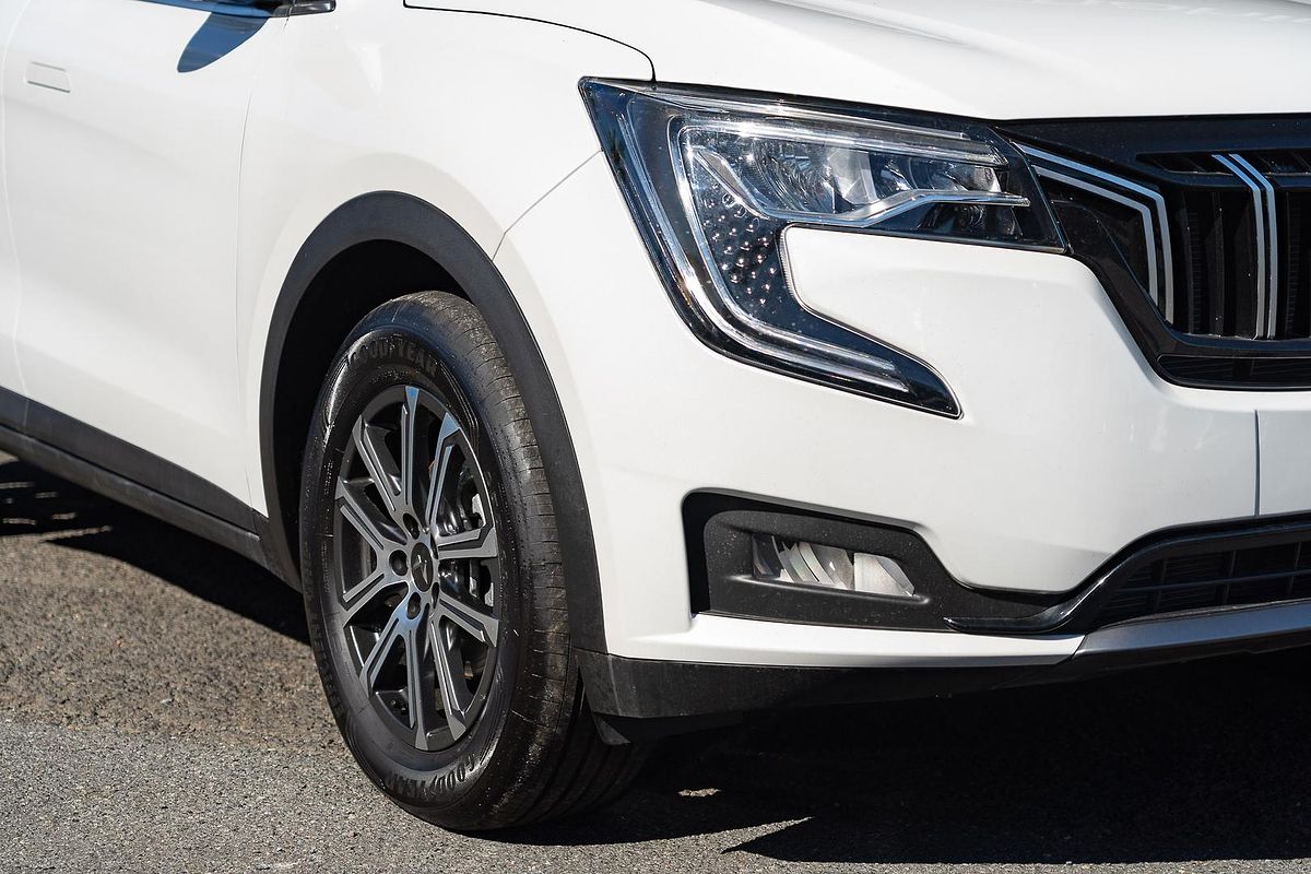 2025 Mahindra XUV700 AX7