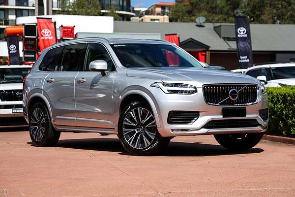 2022 Volvo XC90 B5 Momentum