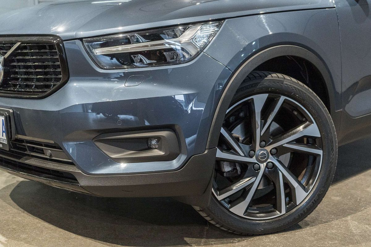 2022 Volvo XC40 T5 R-Design