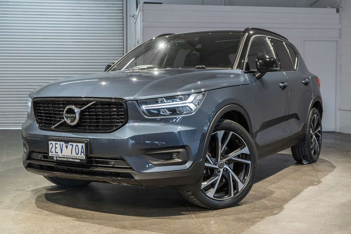 2022 Volvo XC40 T5 R-Design