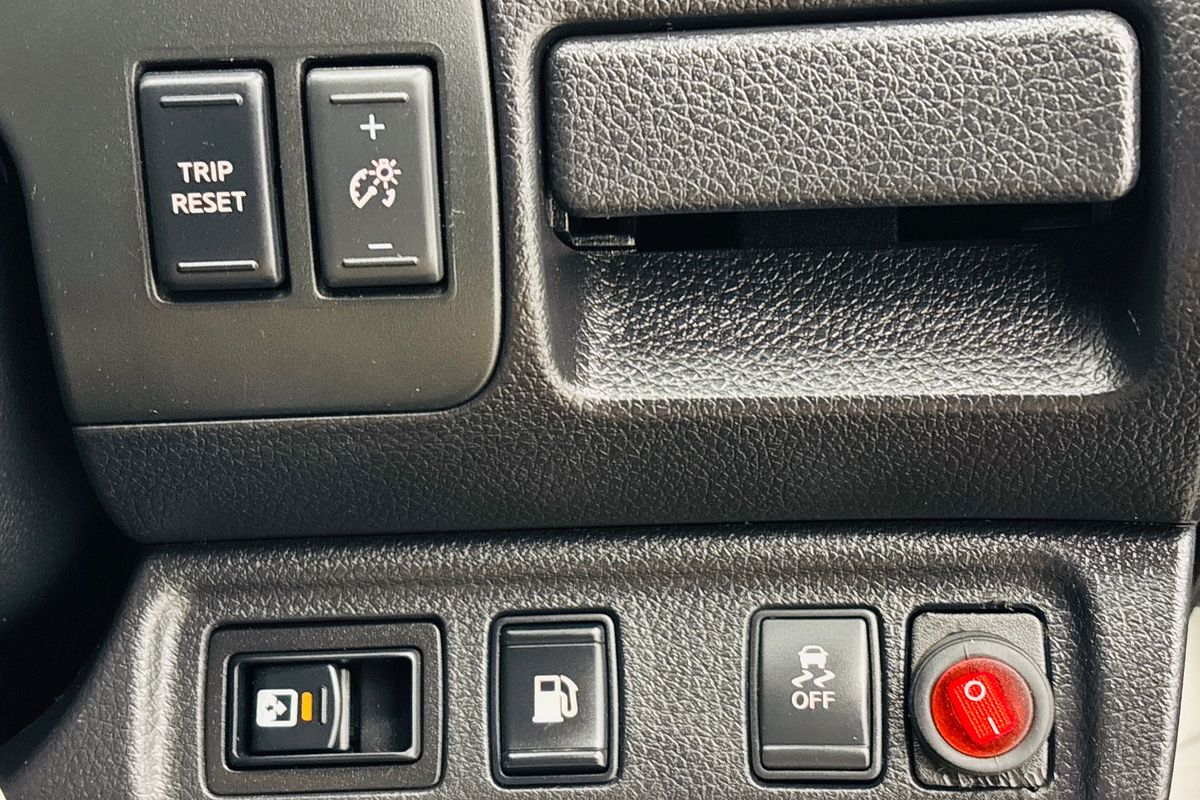 2016 NISSAN NAVARA ST N-SPORT SE (4x4) AUTO DUAL CAB UTILITY DT4 DIESEL