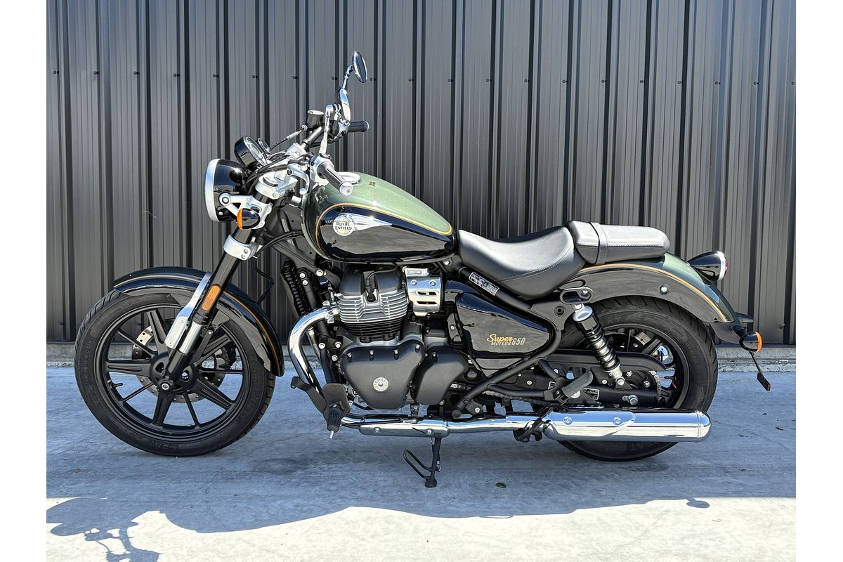 2026 Royal Enfield SUPER METEOR - INTERSTELLAR GREEN