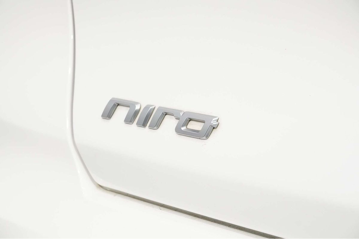 2022 Kia Niro Hybrid Sport DE