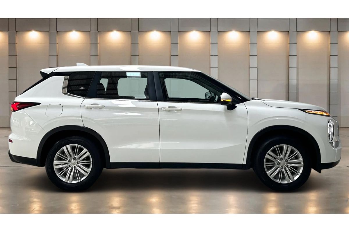 2024 Mitsubishi Outlander ES ZM