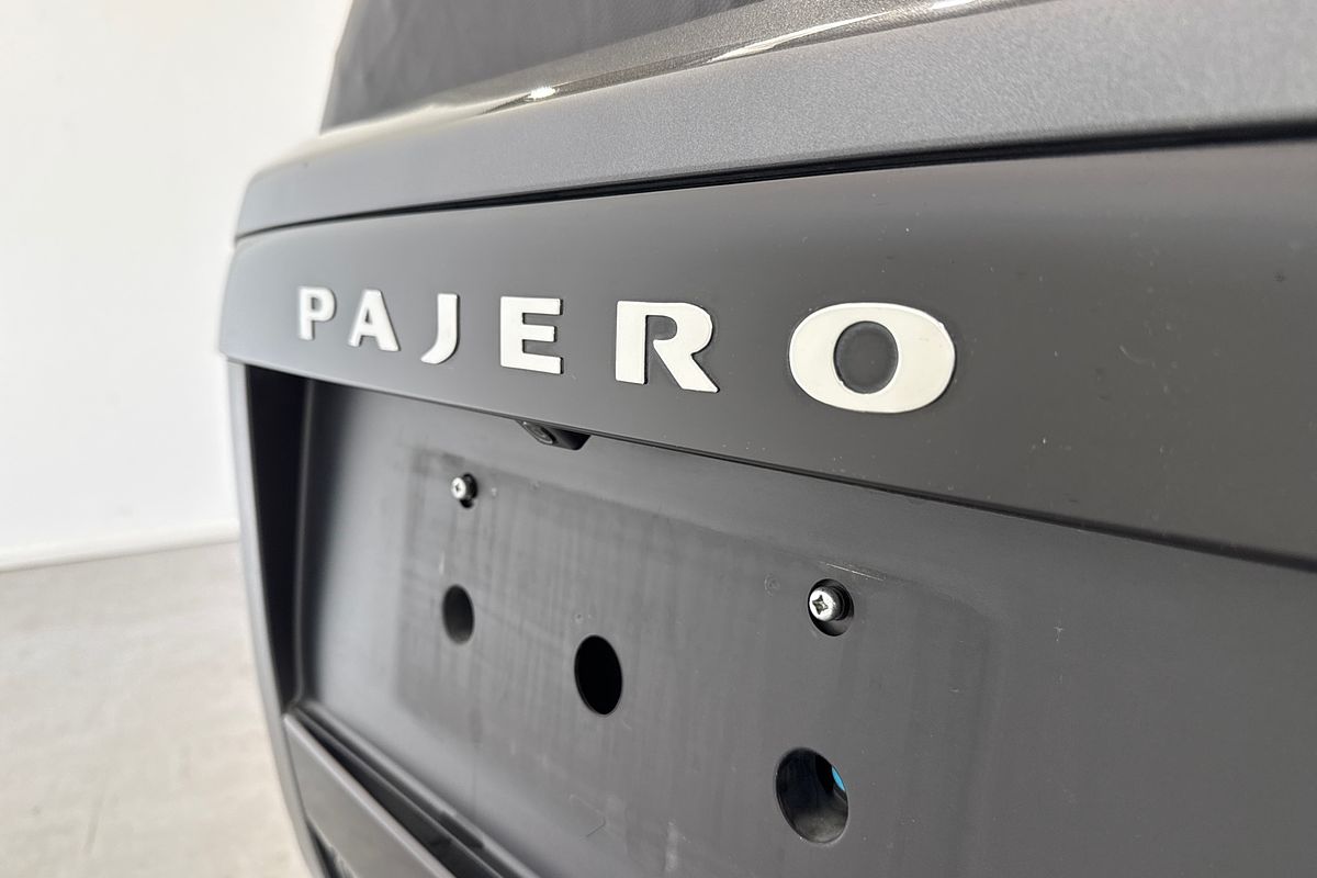 2020 Mitsubishi Pajero Exceed NX