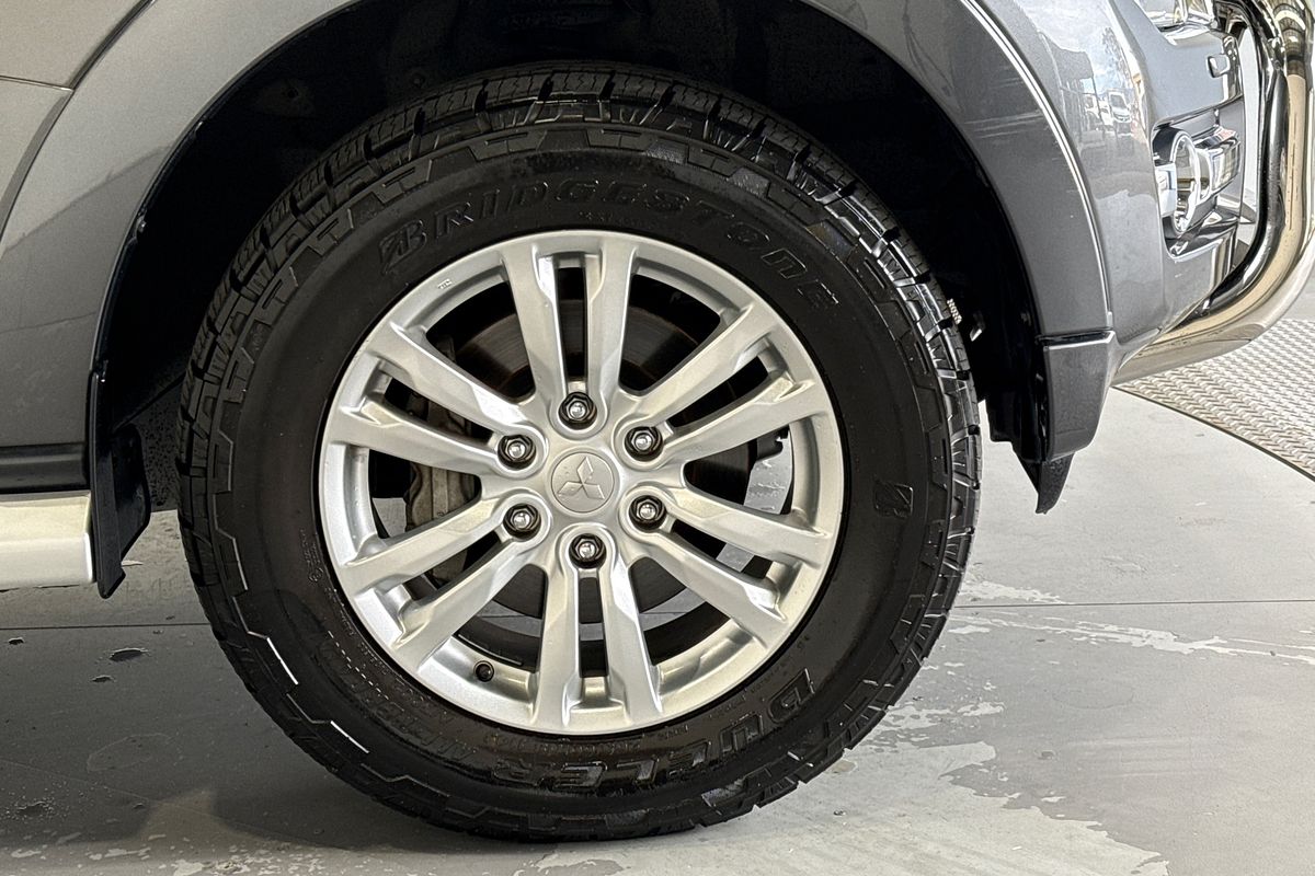 2020 Mitsubishi Pajero Exceed NX