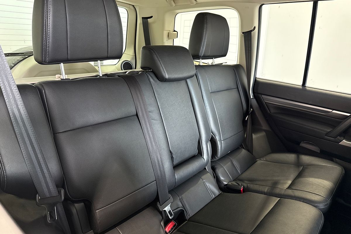 2020 Mitsubishi Pajero Exceed NX