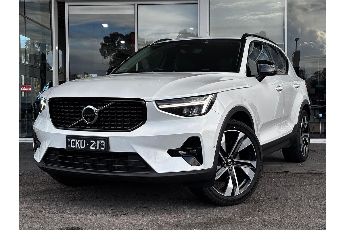 2023 Volvo XC40 Ultimate B4 Dark